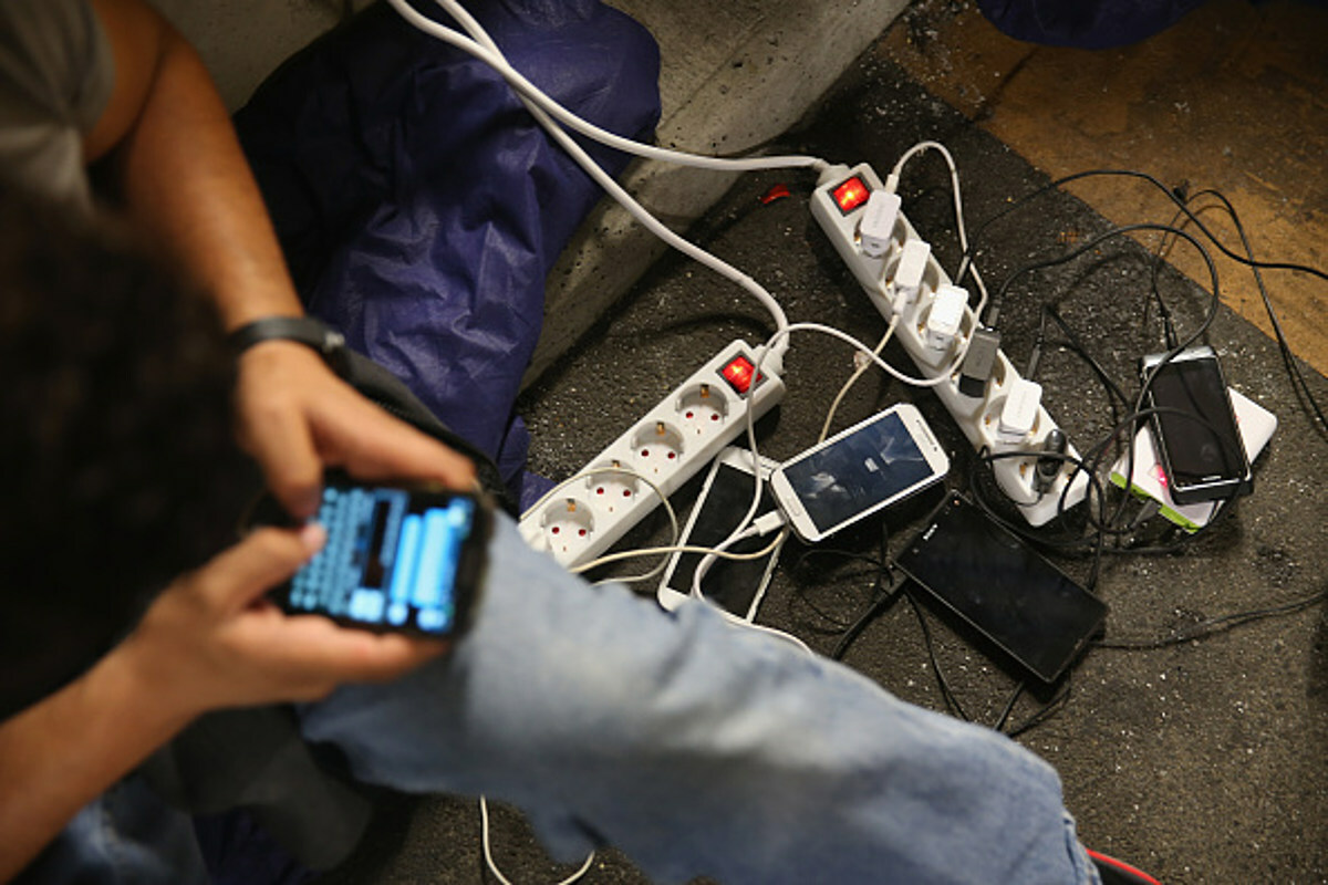 cell-phone-getty-images-wires